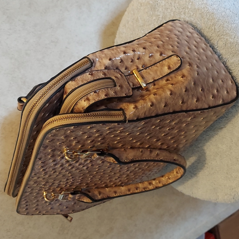 Fastionable Handbag - Picture 4 of 10